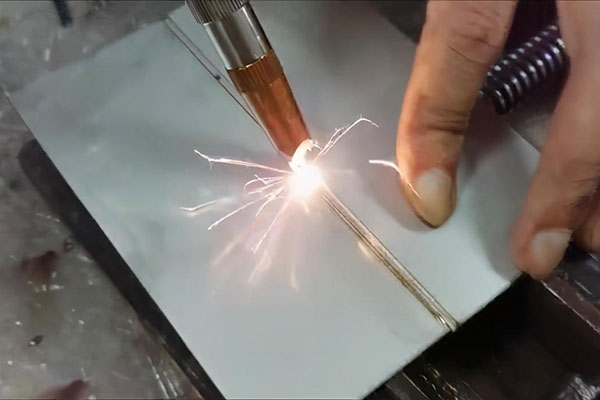 手持式激光焊接機(jī)與傳統(tǒng)焊接機(jī)比有什么優(yōu)勢？